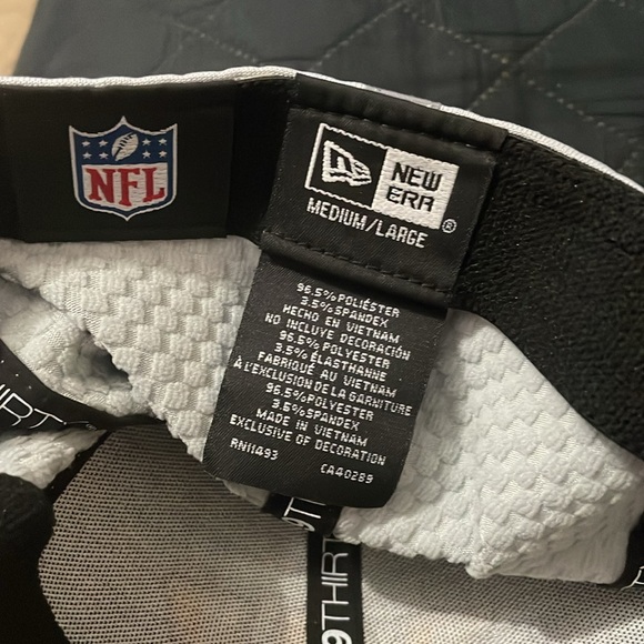 New Era Gray 39THIRTY fitted washington commanders logo. - Picture 4 of 5